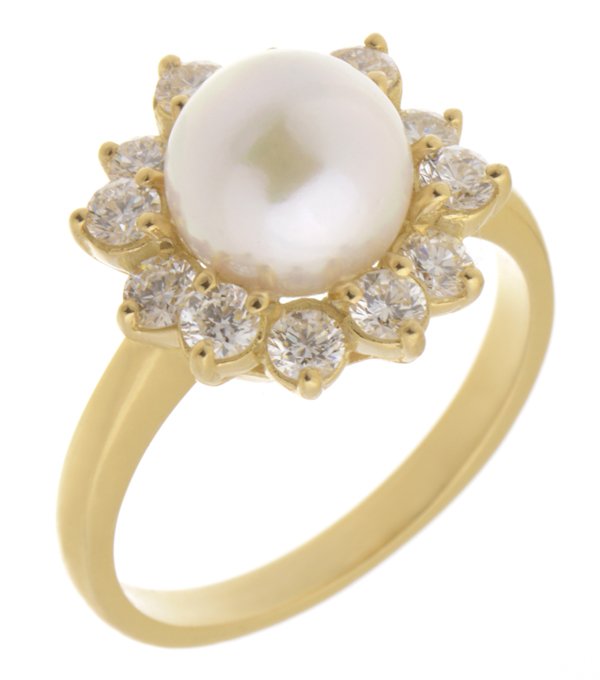 Petal pearl and round diamond halo cluster ring