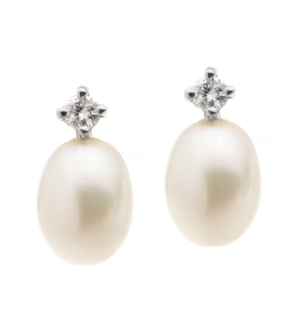 Classic oval pearl and round diamond drop earrings